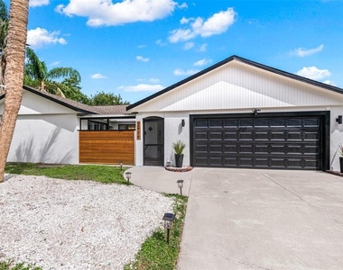 2911 Woodpine Court - Photo Thumbnail 2