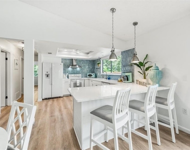 2911 Woodpine Court - Photo Thumbnail 9