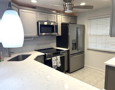 4211 Stratford Drive - Photo Thumbnail 4