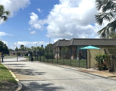 4211 Stratford Drive - Photo Thumbnail 19