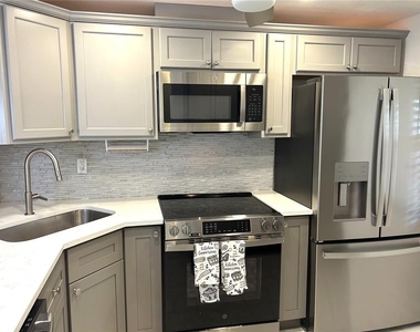 4211 Stratford Drive - Photo Thumbnail 5