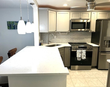 4211 Stratford Drive - Photo Thumbnail 3