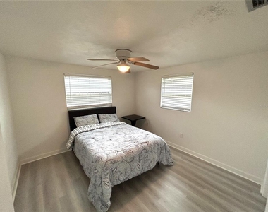 4211 Stratford Drive - Photo Thumbnail 14
