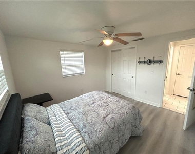 4211 Stratford Drive - Photo Thumbnail 15
