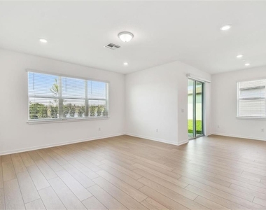 6741 Michael Favor Way - Photo Thumbnail 5