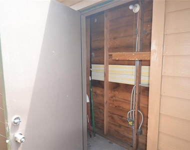 605 Lennox Road W - Photo Thumbnail 22
