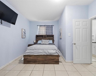 10107 N Aster Avenue - Photo Thumbnail 5