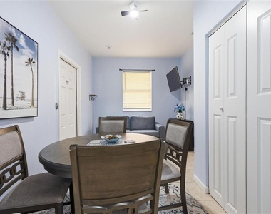 10107 N Aster Avenue - Photo Thumbnail 3