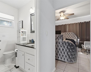10107 N Aster Avenue - Photo Thumbnail 9