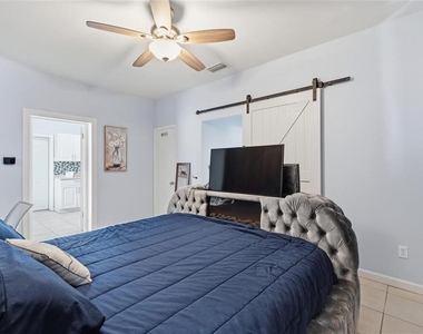 10107 N Aster Avenue - Photo Thumbnail 10