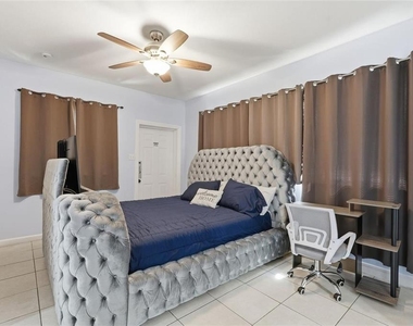 10107 N Aster Avenue - Photo Thumbnail 12