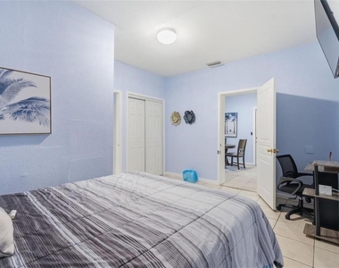 10107 N Aster Avenue - Photo Thumbnail 4