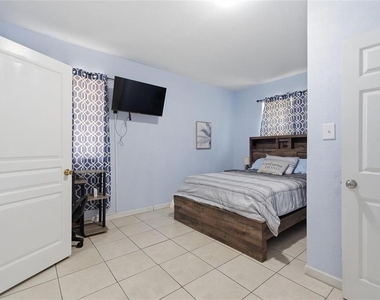 10107 N Aster Avenue - Photo Thumbnail 6