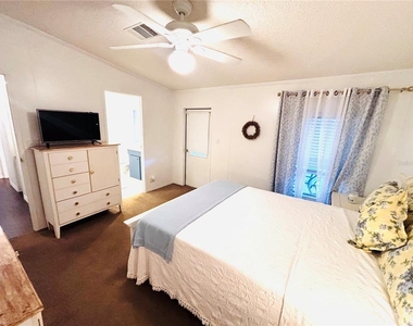 7071 Spanish Moss Lane - Photo Thumbnail 15