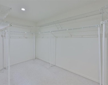 929 Symphony Isles Boulevard - Photo Thumbnail 32