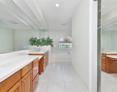 929 Symphony Isles Boulevard - Photo Thumbnail 30