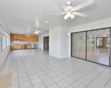 929 Symphony Isles Boulevard - Photo Thumbnail 23