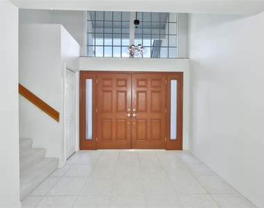 929 Symphony Isles Boulevard - Photo Thumbnail 7