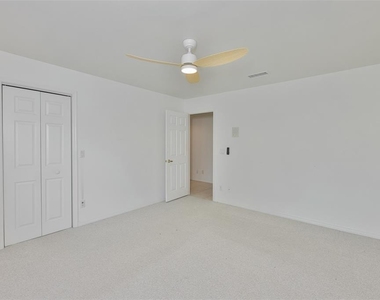 929 Symphony Isles Boulevard - Photo Thumbnail 38