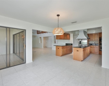 929 Symphony Isles Boulevard - Photo Thumbnail 20