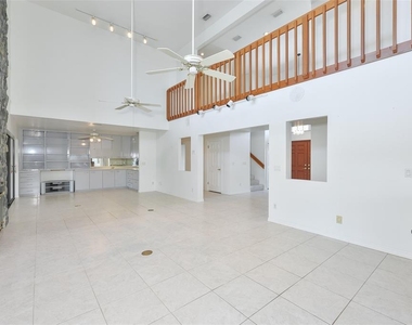 929 Symphony Isles Boulevard - Photo Thumbnail 13