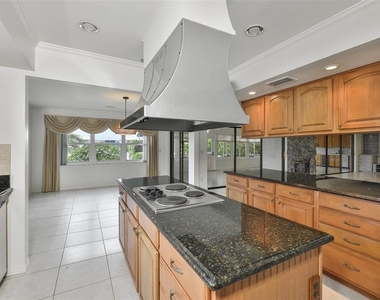 929 Symphony Isles Boulevard - Photo Thumbnail 16