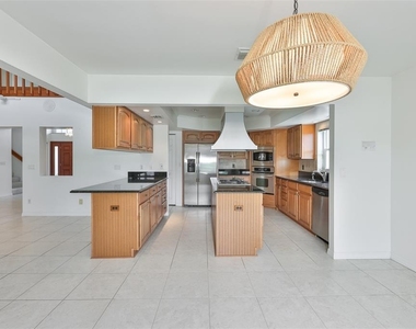 929 Symphony Isles Boulevard - Photo Thumbnail 19
