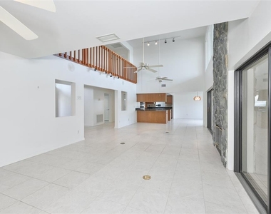 929 Symphony Isles Boulevard - Photo Thumbnail 10