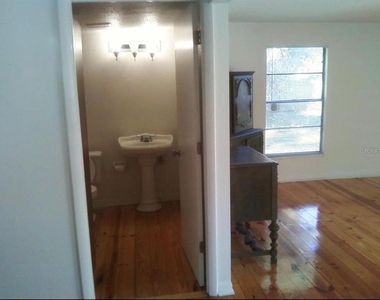 7205 S Manhattan Avenue - Photo Thumbnail 4