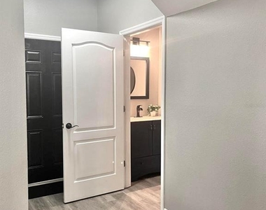 8427 Blue Rock Drive - Photo Thumbnail 13