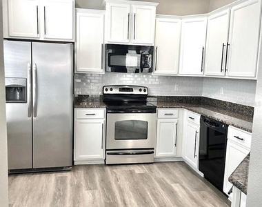 8427 Blue Rock Drive - Photo Thumbnail 10