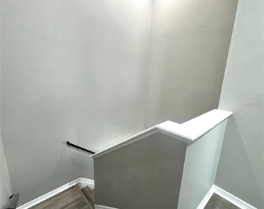 8427 Blue Rock Drive - Photo Thumbnail 38