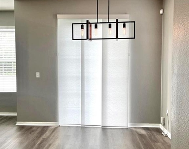 8427 Blue Rock Drive - Photo Thumbnail 7