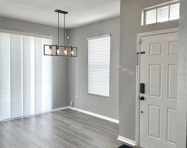 8427 Blue Rock Drive - Photo Thumbnail 6