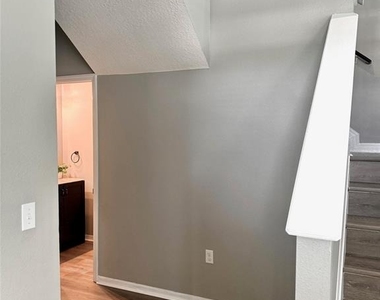 8427 Blue Rock Drive - Photo Thumbnail 11