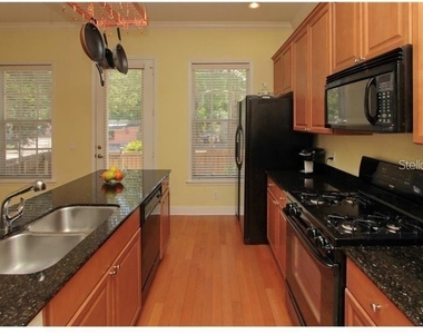 2902 Hansen Manor Lane - Photo Thumbnail 7