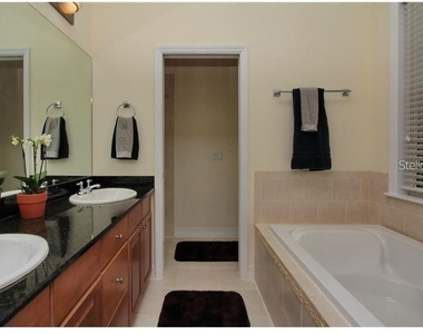 2902 Hansen Manor Lane - Photo Thumbnail 11