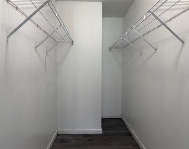 2427 Camden Oaks Place - Photo Thumbnail 15