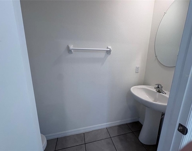 33952 Jasper Stone Drive - Photo Thumbnail 13