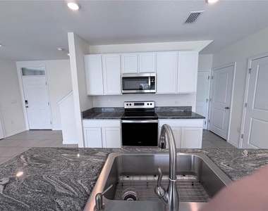 33952 Jasper Stone Drive - Photo Thumbnail 12