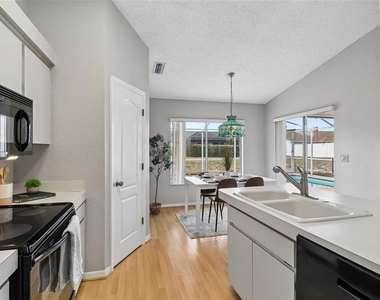 11349 Sand Hill Avenue - Photo Thumbnail 8