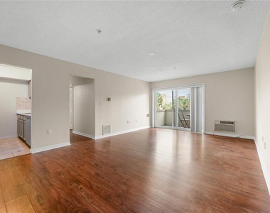 406 S Cedar Avenue - Photo Thumbnail 3