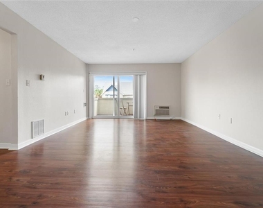 406 S Cedar Avenue - Photo Thumbnail 4