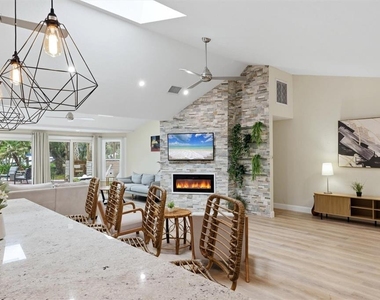 1232 Northport Drive - Photo Thumbnail 5