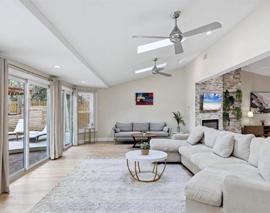 1232 Northport Drive - Photo Thumbnail 7