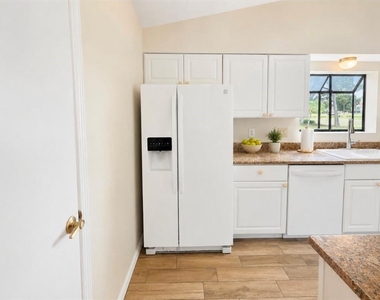 1203 Saxony Circle - Photo Thumbnail 3