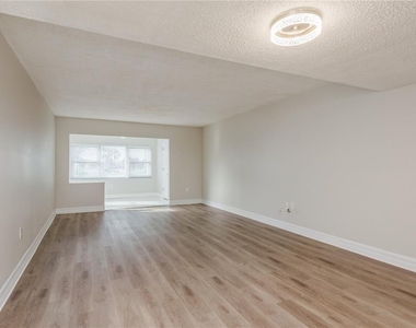 8 Glencoe Place - Photo Thumbnail 5