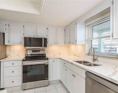 8 Glencoe Place - Photo Thumbnail 12