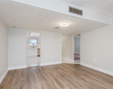 8 Glencoe Place - Photo Thumbnail 9