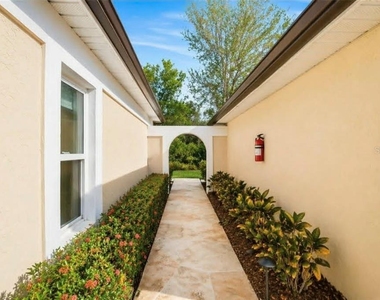 1203 Saxony Circle - Photo Thumbnail 11